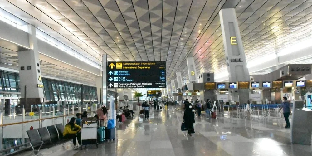 Suasana di Bandara Internasional Soekarno-Hatta Terminal 3, Jumat, (21/4/2023)

