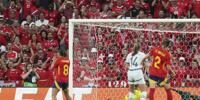 Spanyol kalahkan Swiss 2-0
