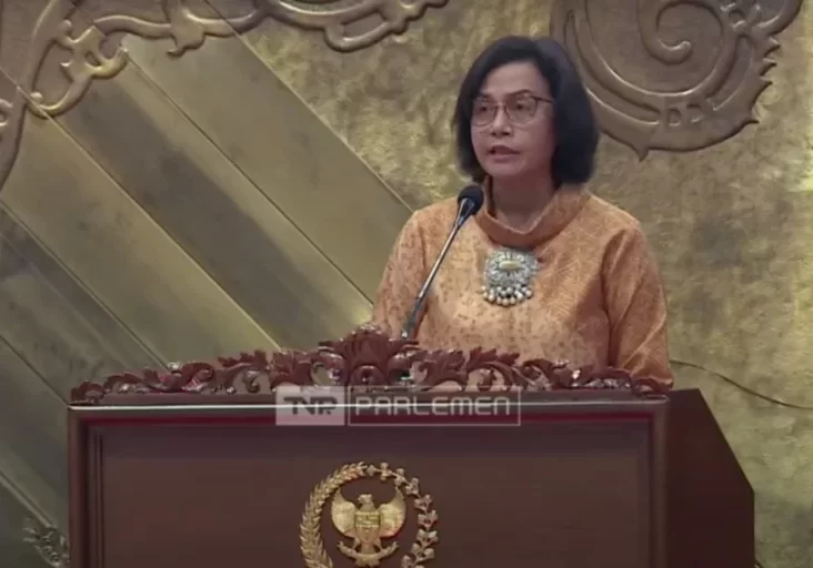 Menkeu Sri Mulyani menyampaikan kerangka ekonomi makro dan pokok-pokok kebijakan fiskal (KEM-PPKF) untuk tahun anggaran 2025 di rapat paripurna DPR RI, Senin (20/5/2024).

