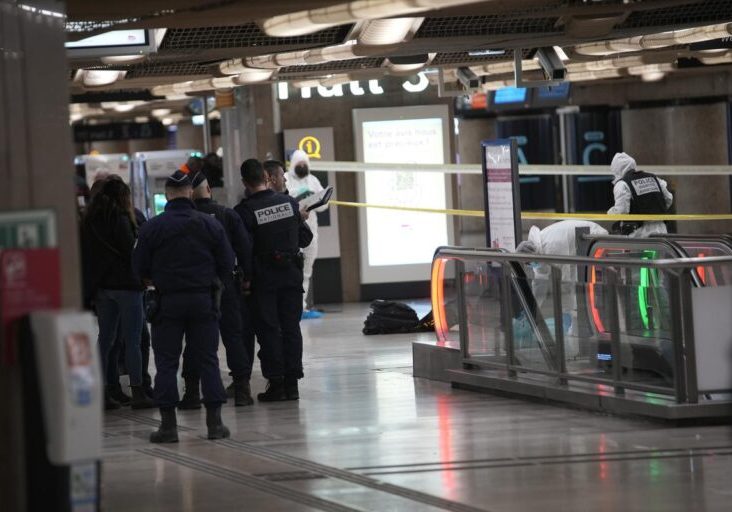 Stasiun Kereta Gare de Lyon Paris