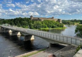 Sungai Narva, perbatasan Rusia dengan Estonia