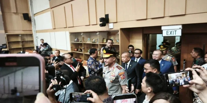 Komisi III DPR RI Menggelar Rapat terkait Fit and Proper Test Calon Kapolri, Kamis (1/10/2026)


