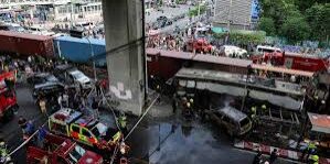 Tabrakan Kereta dengan Bus di Bangkok