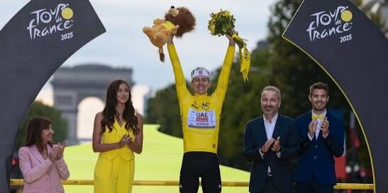 Tadej Pogacar dari Slovenia mengamankan gelar Tour de France 