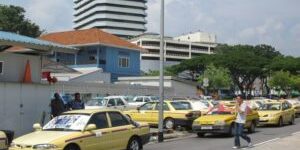 Taksi berplat Malaysia masuk Singapura bayar S$15 per trip 