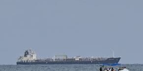 Tanker Rusia Diizinkan Melintas