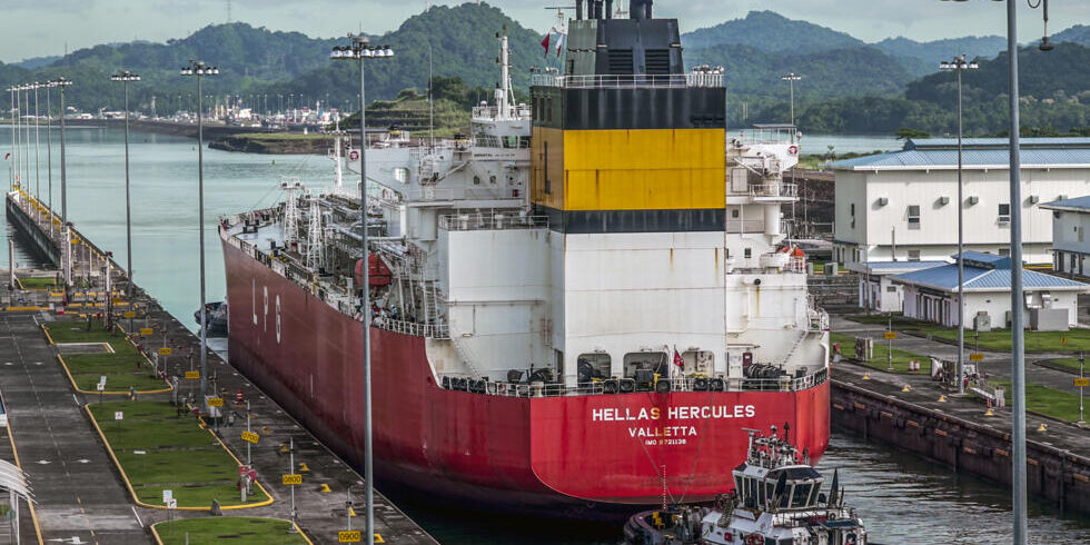 Terusan Panama butuh air