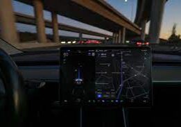 Tesla dengan Autopilot