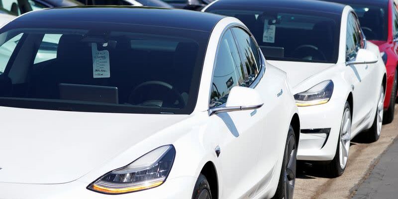 Tesla pangkas harga di AS