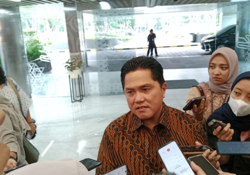 Menteri Koordinator Bidang Kemaritiman dan Investasi (Menko Marves) ad interim, Erick Thohir saat ditemui di Kantor Kementerian BUMN, Jakarta. 