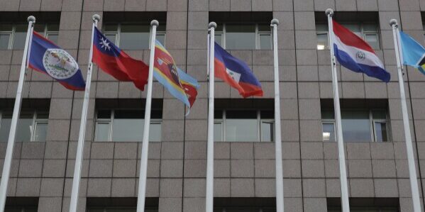 Tiang tanpa bendera Nauru