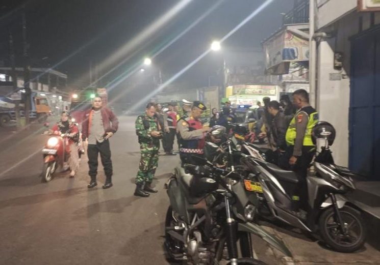 Dalam upaya menjaga keamanan dan ketertiban di wilayah hukum Polsek Bantar Gebang, Polri bersama Tiga Pilar (Pemerintah, Masyarakat, dan Kepolisian) telah melaksanakan patroli skala besar. Kegiatan ini dilakukan untuk mengantisipasi berbagai tindak kejahatan, seperti begal motor, tawuran, curas, curat, dan gangguan keamanan lainnya. 