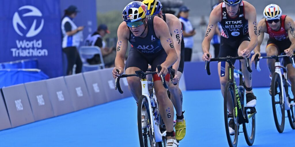 Tim Triatlon Inggris sedang latihan