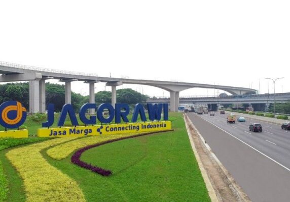 Tengara Jagorawi di salah satu titik ruas jalan tol Jakarta-Bogor-Ciawi. Jalan tol Jagorawi merupakan jalan tol pertama yang dikelola oleh PT Jasa Marga (Persero) Tbk.

