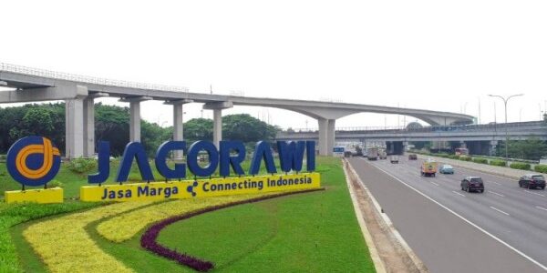 Tengara Jagorawi di salah satu titik ruas jalan tol Jakarta-Bogor-Ciawi. Jalan tol Jagorawi merupakan jalan tol pertama yang dikelola oleh PT Jasa Marga (Persero) Tbk.

