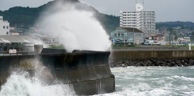 Topan Dolphin mendekat, Jepang evakuasi warga