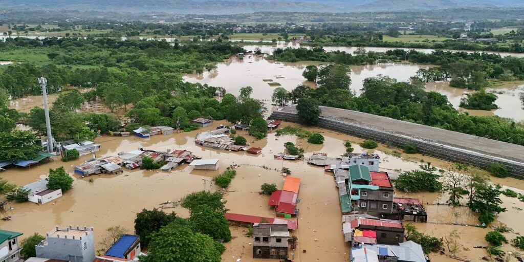 Topan Fung-Wong menyebabkan banjir di Taiwan