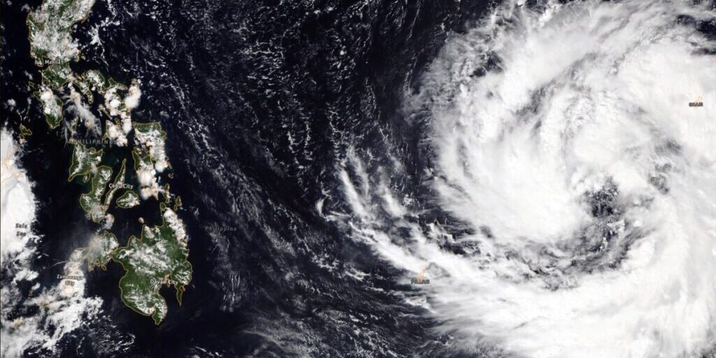 Topan Fung-wong bergerak menuju Filipina