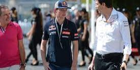 Toto Wolff bersama Max Verstappen