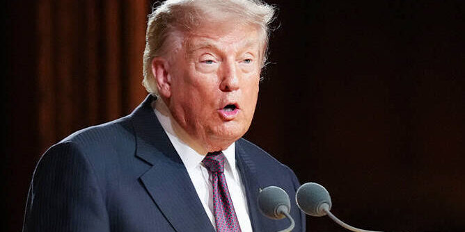 Trump prediksi perang dagang bisa hancurkan Kanada
