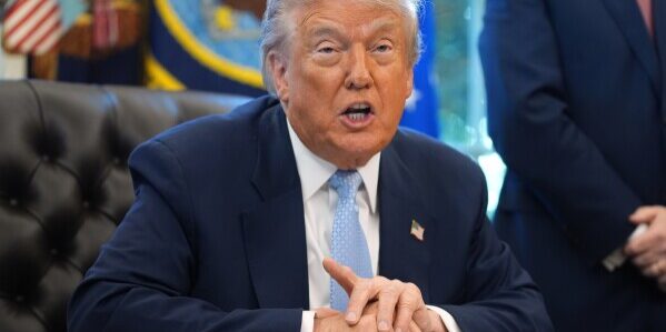 Trump teken RUU Merilis Berkas Kasus Jeffrey Epstein