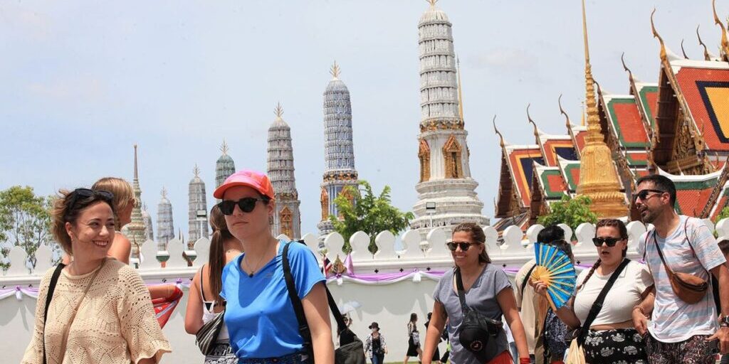 Turis di Thailand