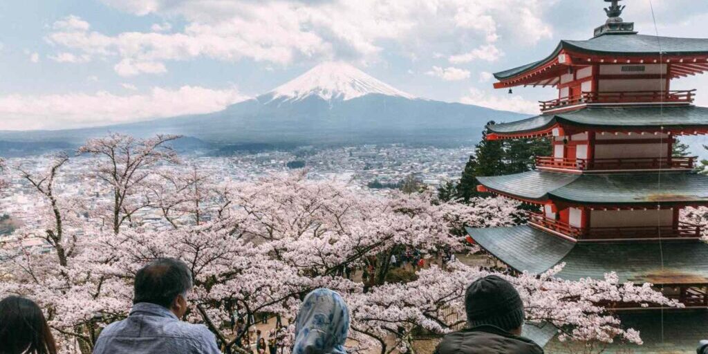 Turis ke Jepang catat penurunan tahunan pertama