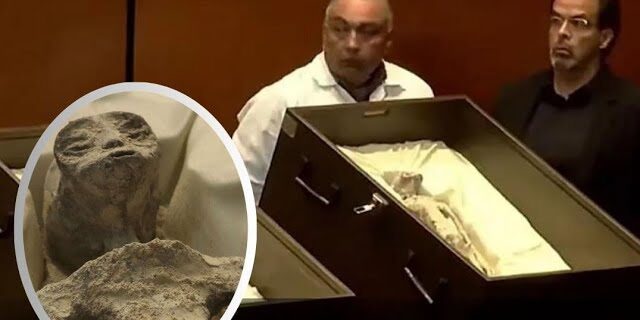 UFO yang menampilkan tubuh Alien