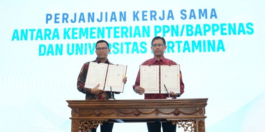 Penandatanganan perjanjian kerja sama dilakukan Kepala Sekretariat Nasional SDGs, Pungkas Bahjuri Ali dengan Wakil Rektor Bidang Penelitian, Pengembangan dan Kerja Sama Universitas Pertamina, Prof. Dr. techn. Djoko Triyono

