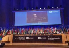 Duta Besar Tetap RI untuk UNESCO Mohamad Oemar di Sidang Pleno Konferensi Umum Ke-42 Organisasi Pendidikan, Ilmu Pengetahuan, dan Kebudayaan PBB (UNESCO), Markas Besar UNESCO, Paris, Prancis, Senin (20/11/2023). Dalam sidang tersebut, Bahasa Indonesia ditetapkan sebagai bahasa resmi Konferensi Umum UNESCO. 