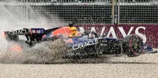 Verstappen Mengalami Kecelakaan 