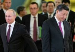  Vladimir Putin bersama Xi Jinping