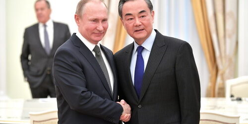 Vladimir Putin bertemu Diplomat top China Wang Yi