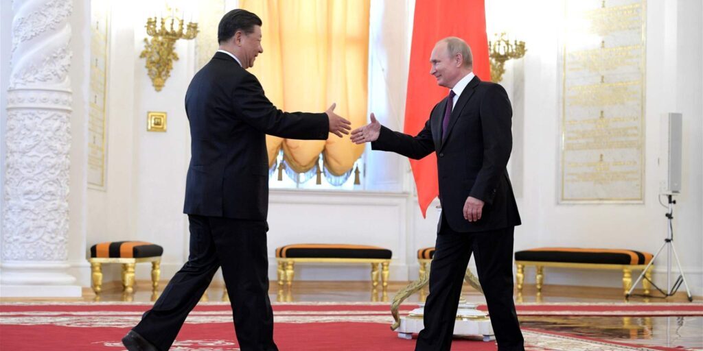 Vladimir Putin sambut Presiden Xi Jinping 