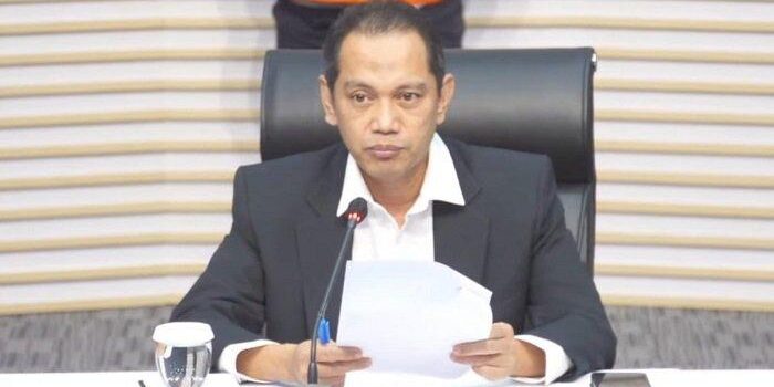 Wakil Ketua KPK Nurul Ghufron klaim KPK tetap bekerja di tengah sorotan Ketua KPK Firli Bahuri tersangka dugaan pemerasan. 


