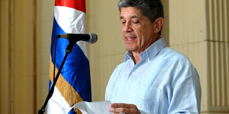 Wakil Menteri Luar Negeri, Carlos Fernandez de Cossio