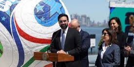 Walikota New York City  Zohran Mamdani dan Gubernur New York Kathy Hochul