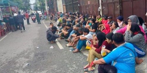 Warga Jalan Ghandi Medan turun ke jalan ketika akan dilakukan eksekusi

