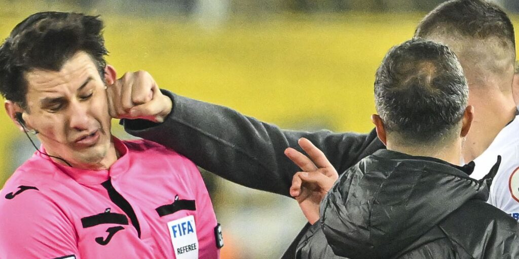 Wasit Halil Umut Meler yang diserang