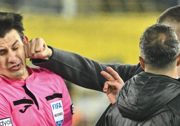 Wasit Halil Umut Meler yang diserang