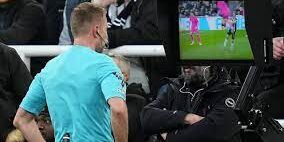 Wasit umumkan keputusan VAR langsung di Stadion