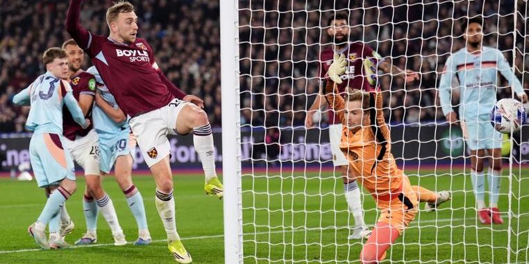 West Ham mengalahkan Brentford lewat adu penalti