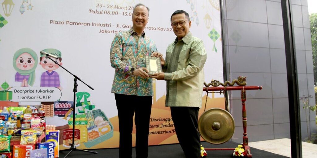 APP Group Wakafkan 2.000 Alquran di Kemenperin