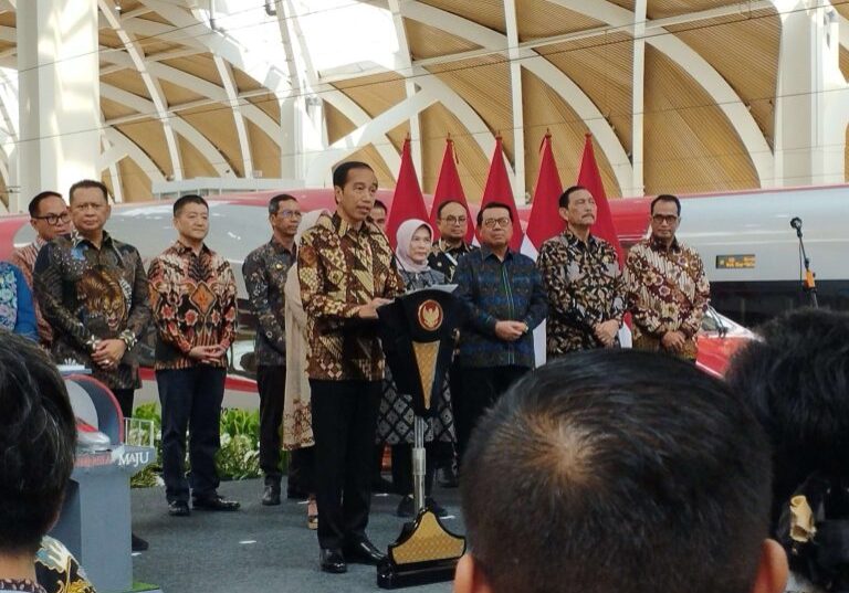 Presiden Joko Widodo meresmikan Kereta Cepat Jakarta-Bandung, Senin (2/10/2023).