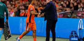 Xavi Simons dengan Ronald Koeman