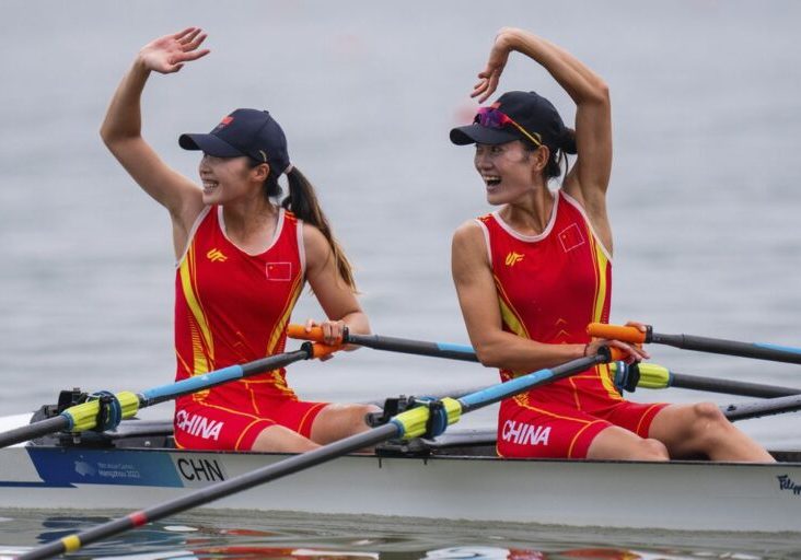 Zou Jiaqi dan Qiu Xiuping , dayung ganda putri China