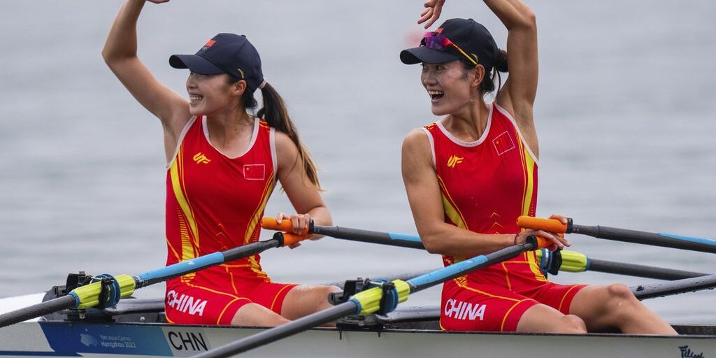 Zou Jiaqi dan Qiu Xiuping , dayung ganda putri China