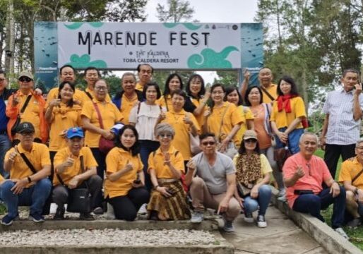 Foto bersama di Kaldera Toba