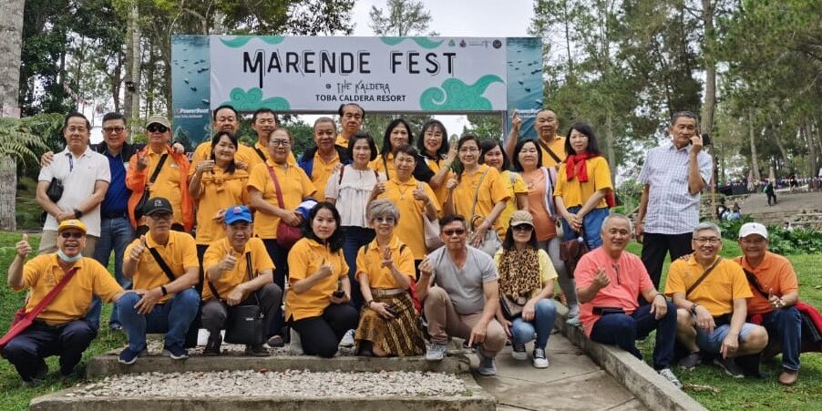 Foto bersama di Kaldera Toba