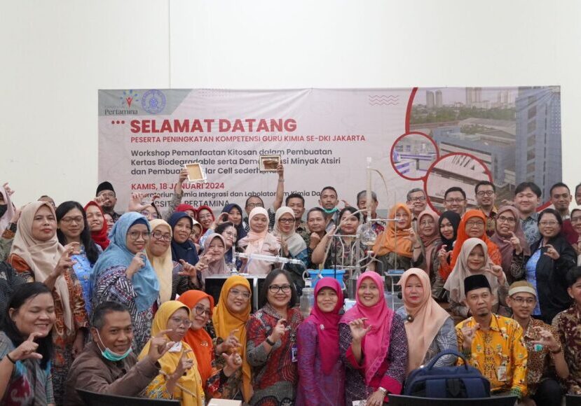 Guru Kimia se-Jakarta seusai kegiatan pelatihan proyek kimia sederhana di Universitas Pertamina